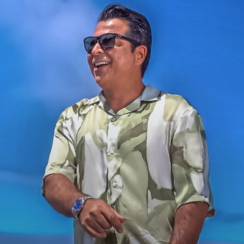 سعید علیزاده کنار میزارم
